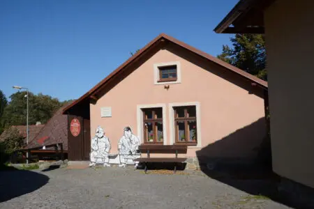 Cyklostezka a rybník Hadina