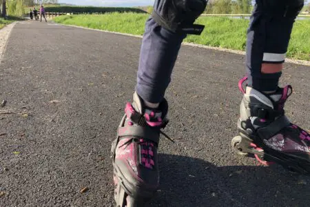 Cyklostezka a rybník Hadina