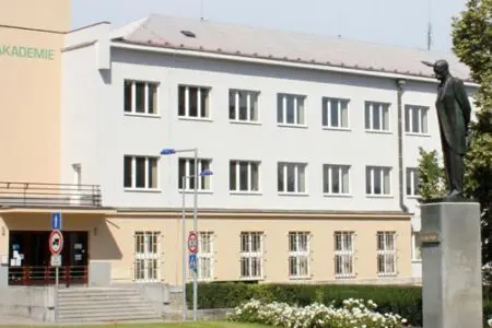 Střední školy a učiliště