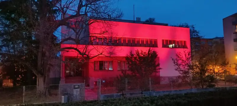 Medova vila, červená, den hemofilie