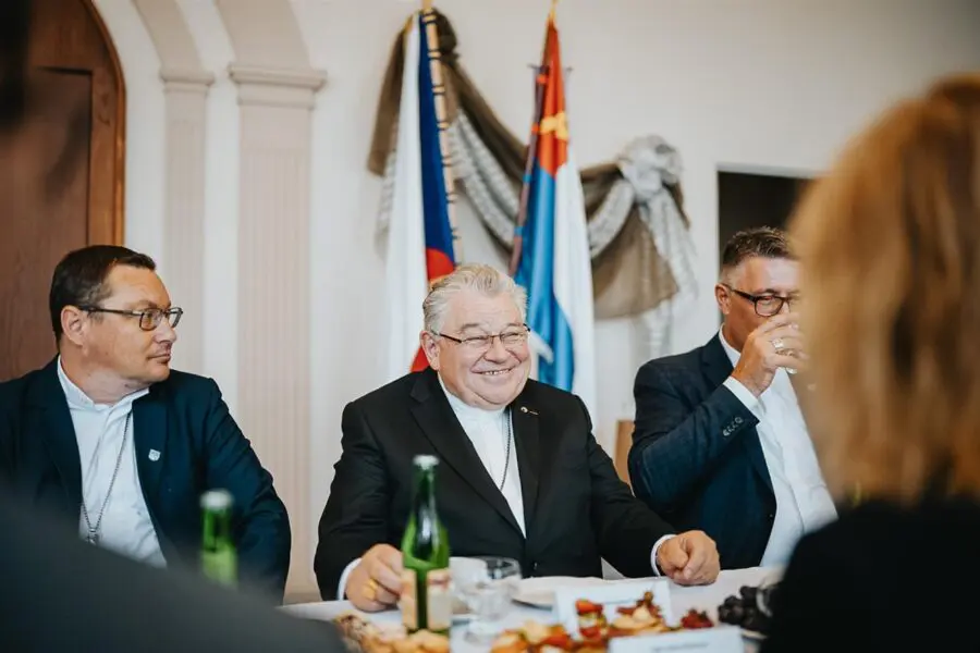 Vlčí máky „rostou“ i&nbsp;na radnici