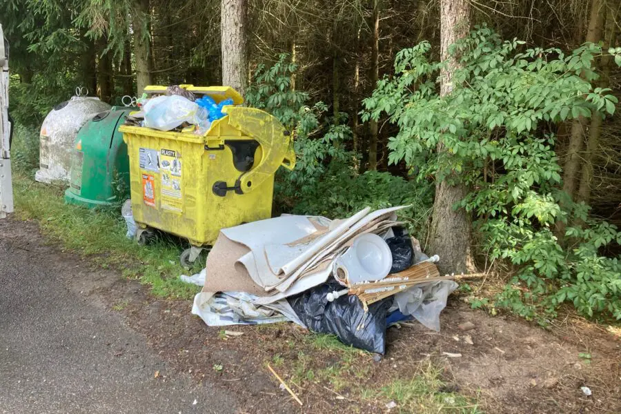 Velkoobjemový odpad nepatří do kontejnerů. Využijte bezplatné odpadové překladiště