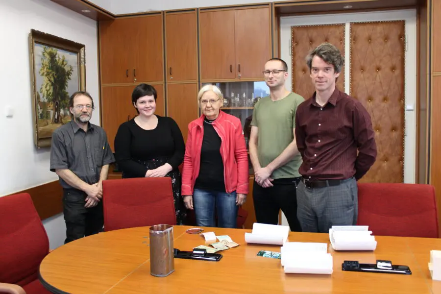 Po 33 letech byla otevřena časová schránka z kapličky v Kletečné