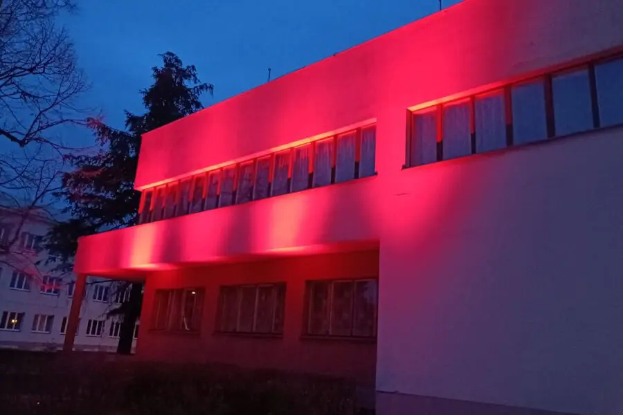 Humpolec podpoří světový den hemofilie červeným nasvícením Medovy vily