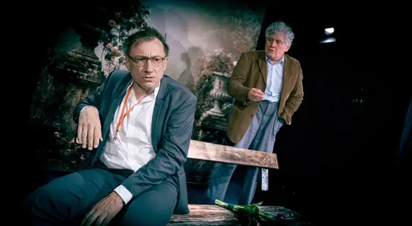 Lavička – komedie plná nečekaných zvratů, intrik a&nbsp;břitkého humoru